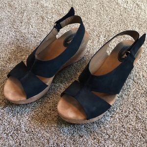 Clarks platform wedges black sandals 9.5 WIDE
